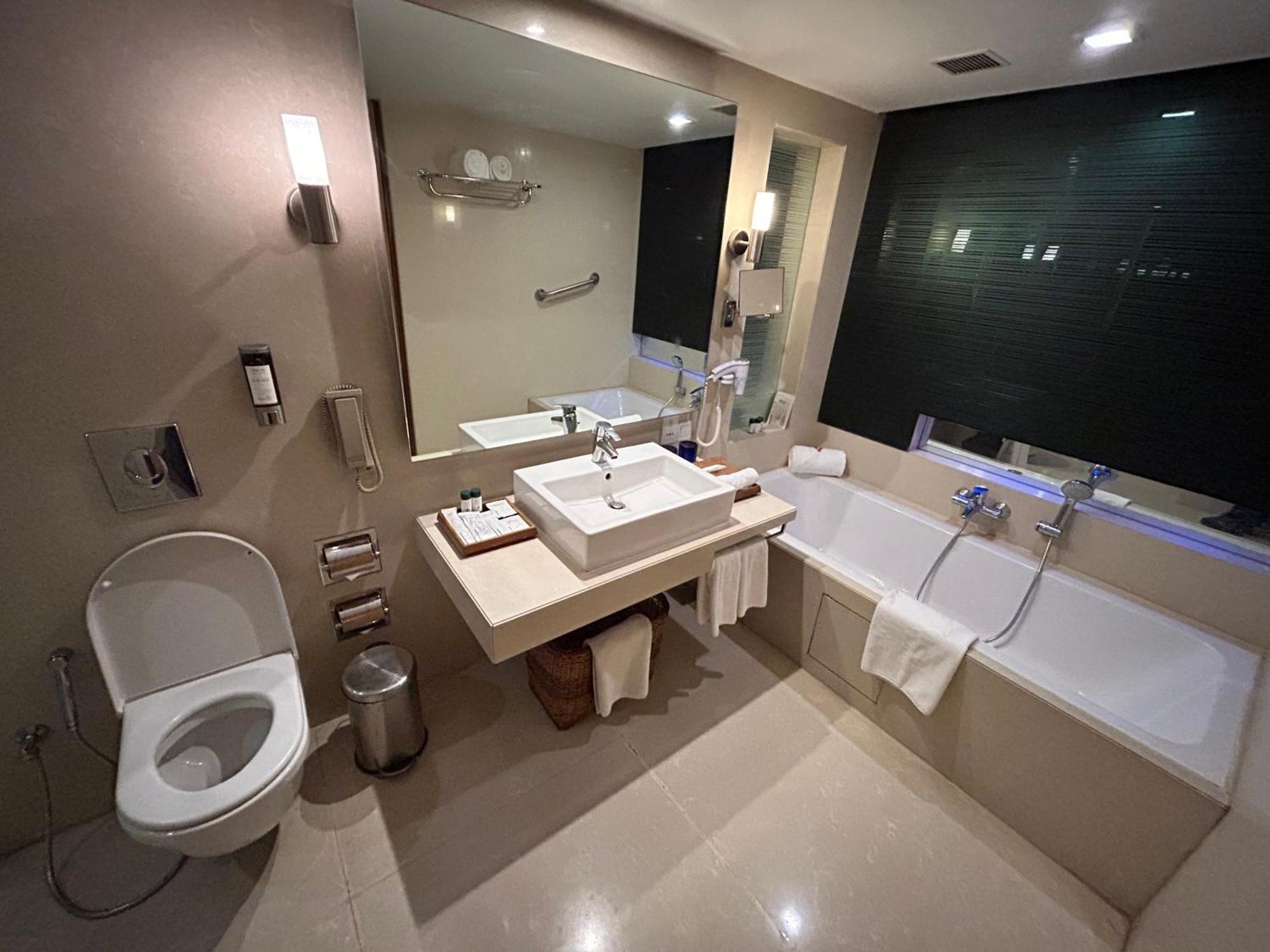 Fortune Select Sg Highway, Ahmedabad - Member Itc Hotels' Group 外观 照片