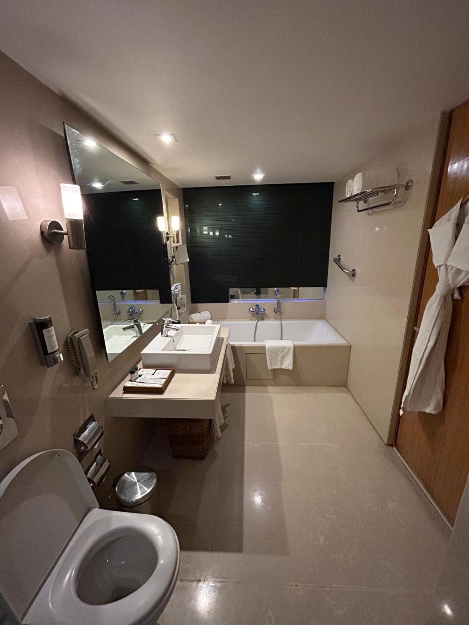 Fortune Select Sg Highway, Ahmedabad - Member Itc Hotels' Group 外观 照片