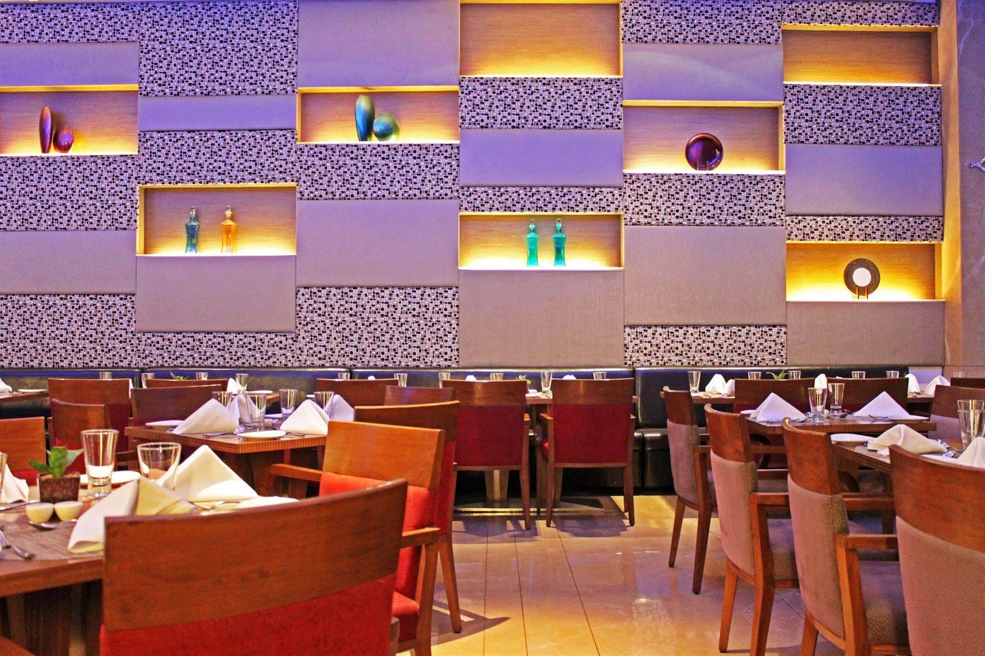 Fortune Select Sg Highway, Ahmedabad - Member Itc Hotels' Group 外观 照片