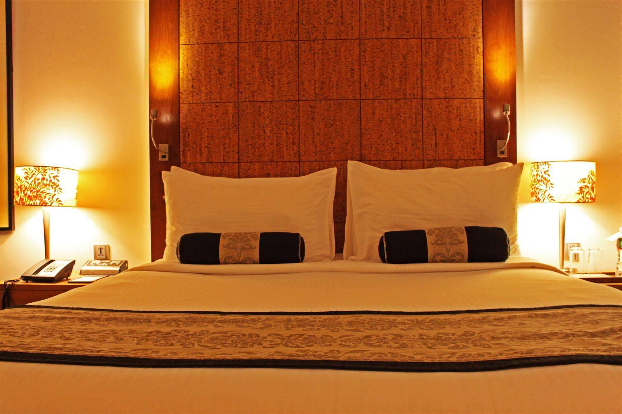 Fortune Select Sg Highway, Ahmedabad - Member Itc Hotels' Group 外观 照片