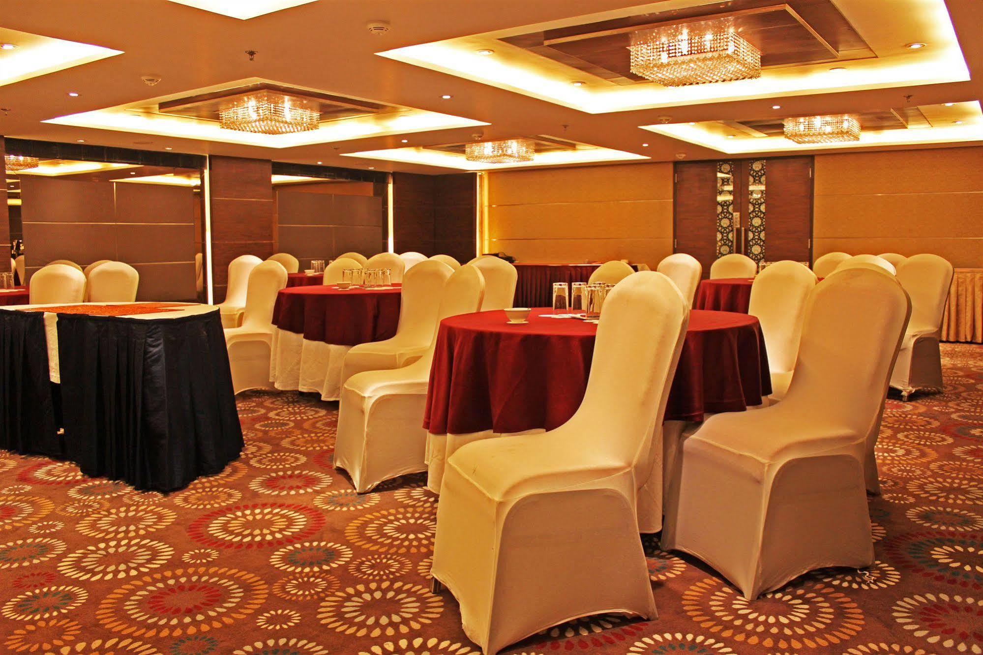 Fortune Select Sg Highway, Ahmedabad - Member Itc Hotels' Group 外观 照片