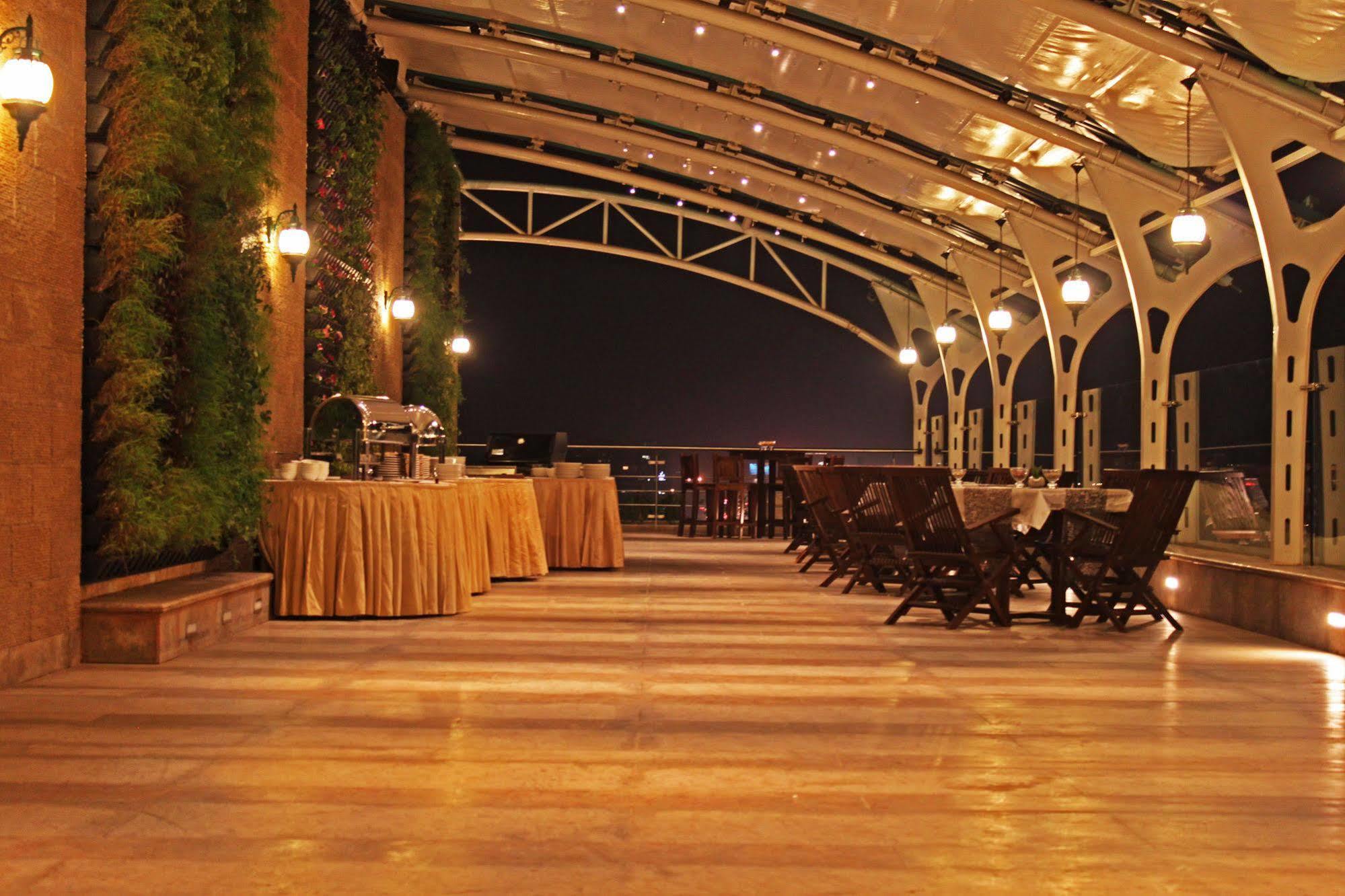Fortune Select Sg Highway, Ahmedabad - Member Itc Hotels' Group 外观 照片
